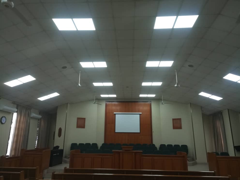 Salle de conférence équipée - Éclairage et sonorisation